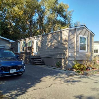 Modular Home For Sale in Ottawa, ON - 2 bdrm, 2 bath (37 Vanier Road)