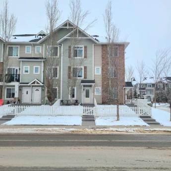 Townhouse For Sale in Chestermere, AB - 2+1 bdrm, 2.5 bath (300 Marina Dr)