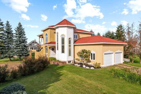 House / Acreage / Waterfront Property For Sale in Grand Barachois, NB - 3 bdrm, 3 bath (151 Chemin Pointe Aux Bouleaux)