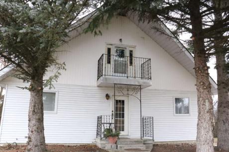 Acreage / Detached House For Sale in Creston, BC - 4 bdrm, 2.5 bath (2782-20th Street)