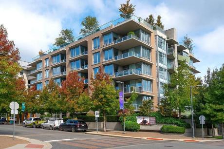 Condo For Sale in Vancouver, BC - 1+1 bdrm, 1 bath (401, 3382 Wesbrook Mall)