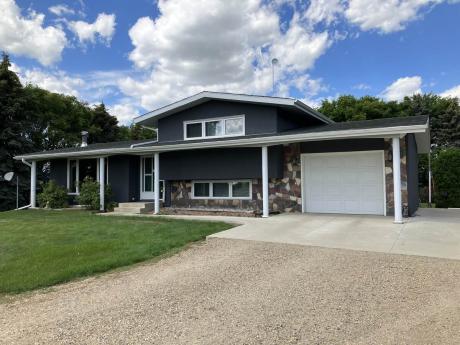 Land with Building(s) / Acreage / Home-Based Business Potential For Sale in Saskatoon, SK - 4 bdrm, 2 bath (304251 Melness Rd.)