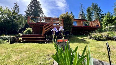 Waterfront Property / House / Recreational Property For Sale on Mudge Island, BC - 3+1 bdrm, 2 bath (576 Weathers Way)