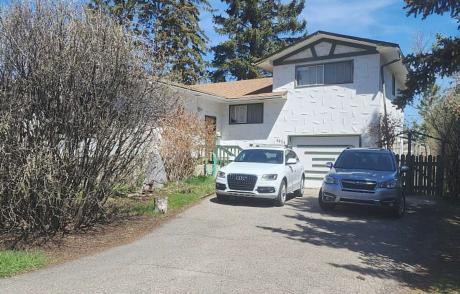 House / Home with Unregistered Suite For Sale in Calgary, AB - 4+1 bdrm, 2.5 bath (8824 33rd Avenue N.W.)