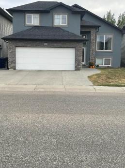 House For Sale in Saskatoon, SK - 4 bdrm, 3 bath (215 Muzyka Road)