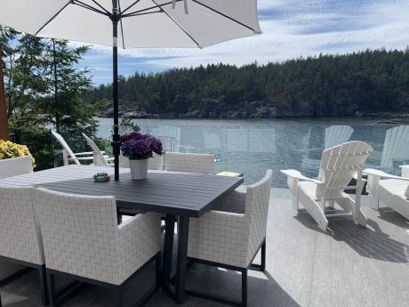 Waterfront Property / House For Sale in Halfmoon Bay, BC - 3 bdrm, 2.5 bath (5305 Taylor Crescent)