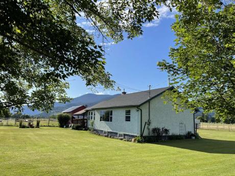 Farm / Acreage / Bungalow / Detached House / House For Sale in Grand Forks, BC - 2+1 bdrm, 1.5 bath (5240 Hillview Road)