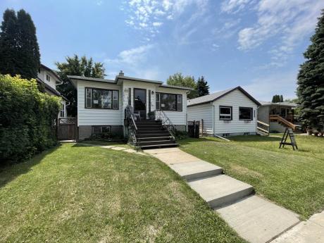 House / Bungalow For Sale in Edmonton, AB - 3+2 bdrm, 2 bath (10719 73 Ave)