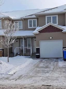 Townhouse For Sale in Regina, SK - 3 bdrm, 1.5 bath (837 Connaught Street)