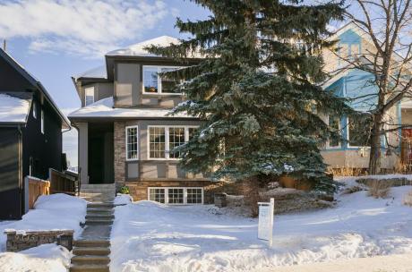 House For Sale in Edmonton, AB - 2+1 bdrm, 3.5 bath (9345 - 98a Street NW)
