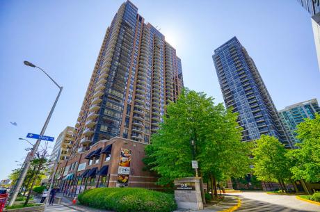 Condo / Apartment For Sale in Toronto, ON - 2 bdrm, 2 bath (910, 33 Sheppard Ave East)
