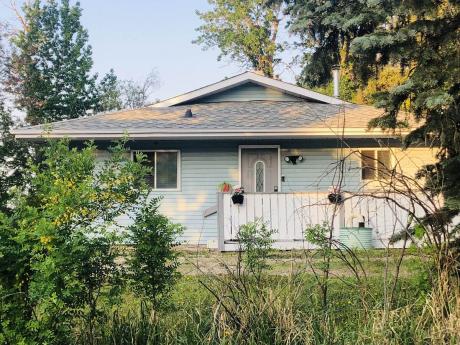 House / Detached House / Waterfront Property For Sale in South Cooking Lake, AB - 2 bdrm, 1 bath (265 22106 South Cooking Lake Road)