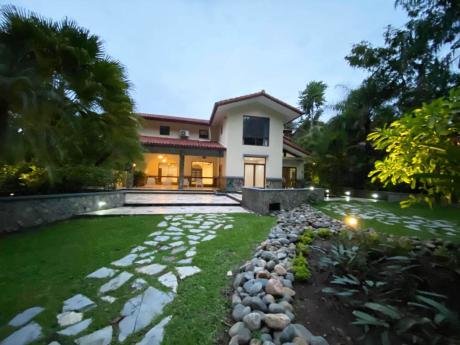 House / Detached House For Sale in Panama City, Panama - 4 bdrm, 6 bath (Camino De Cruces, Via La Amistad)
