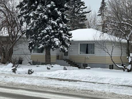 House For Sale in Calgary, AB - 4 bdrm, 2 bath (2309 Richmond Road Sw)