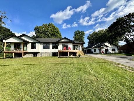 Waterfront Property / Detached House For Sale in Napanee, ON - 2+4 bdrm, 4 bath (632 County Road 9)