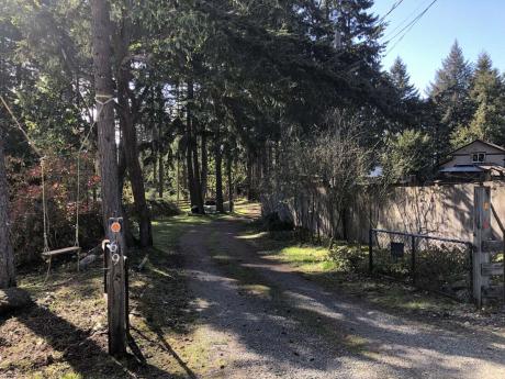 Land with Building(s) / Acreage / Home with Unregistered Suite / Mobile Home / Revenue Property For Sale in Nanaimo, BC - 2 bdrm, 1.5 bath (69 Lake Place)