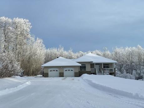 Acreage / Bungalow For Sale in County Of Grande Prairie No 1, AB - 3+2 bdrm, 3 bath (25-72030 TWP Rd 704a)