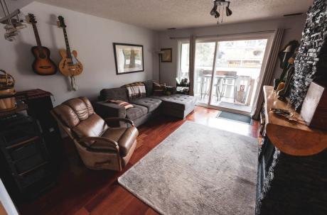 Townhouse For Sale in Canmore, AB - 2 bdrm, 1 bath (3, 630 3rd St)