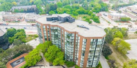 Condo For Sale in Mississauga, ON - 2+1 bdrm, 1.5 bath (110, 2091 Hurontario Street)