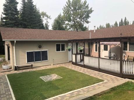 Waterfront Property / Detached House For Sale in Prince George, BC - 4 bdrm, 2 bath (11390 Lakeside Drive , Ness Lake)