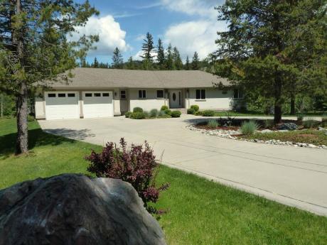Waterfront Property / Acreage / House For Sale in Barriere, BC - 4 bdrm, 3.5 bath (4933 Birch Lane)