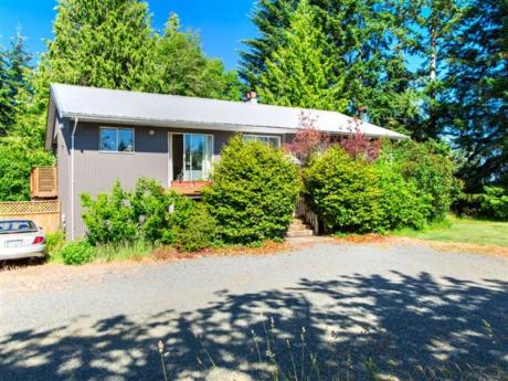 Farm / Business with Property For Sale in Cobble Hill, BC - 3 bdrm, 3 bath (3897 Cobble Hill Rd)