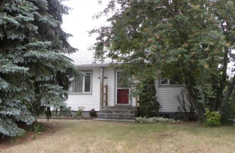 House For Sale in Edmonton, AB - 3+2 bdrm, 1.5 bath (10707 - 67 Street)