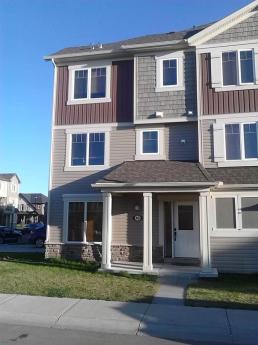 Townhouse For Sale in Airdrie, AB - 3 bdrm, 3 bath (43 Windstone Green SW)
