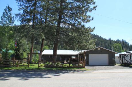 Recreational Property / Bungalow / Cottage / House / Revenue Property For Sale in Tulameen, BC - 3+1 bdrm, 2 bath (2605 Otter Avenue)