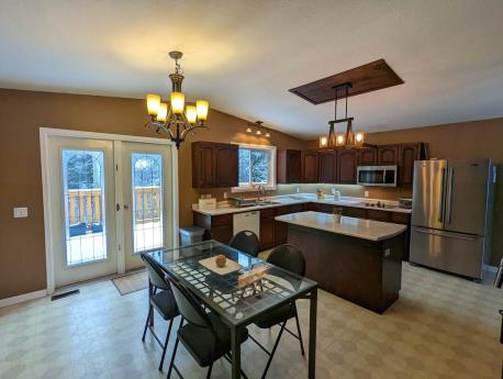 House / Acreage / Detached House / Ranch For Sale in Burns Lake, BC - 4 bdrm, 3 bath (1005 Beach Rd)