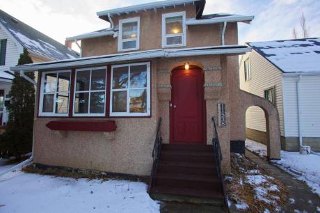 House / Detached House For Sale in Edmonton, AB - 3 bdrm, 2 bath (11538 89 St)