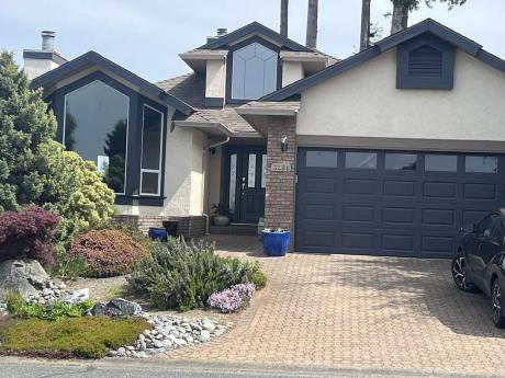 House / Detached House For Sale in Cobble Hill, BC - 2 bdrm, 2 bath (3491 Arbutus Drive S)