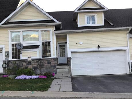 Townhouse For Sale in Bracebridge, ON - 3 bdrm, 3 bath (5 Spencer Street)