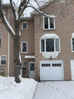 Townhouse For Sale in Vaughan, ON - 3 bdrm, 2.5 bath (28 Joanna Crs)