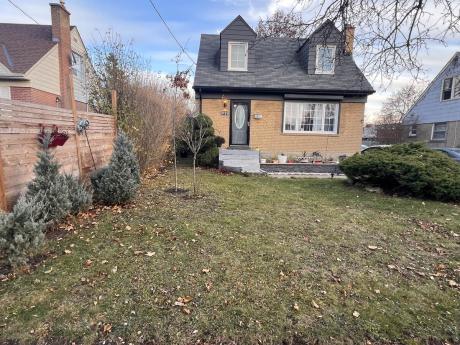 House / Detached House / Home-Based Business Potential / Vacant Land For Sale in Brampton, ON - 3 bdrm, 2 bath (37 McCaul Street)