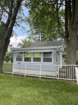 Cottage / Bungalow For Sale in Wallaceburg, ON - 1 bdrm, 1 bath (1758 River Road North)