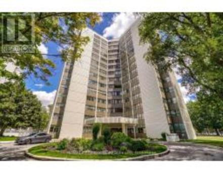 Condo For Sale in Mississauga, ON - 3+1 bdrm, 2 bath (1203, 2323 Confederation Pkwy)