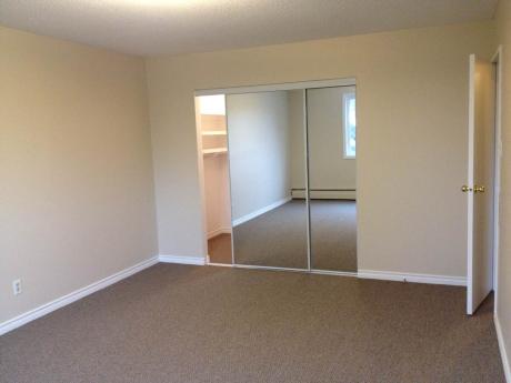 Condo / Apartment For Sale in Edmonton, AB - 2 bdrm, 1 bath (17112 86 Avenue NW)
