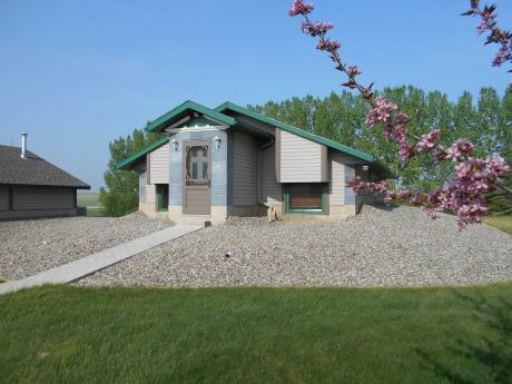 Farm / Acreage / House / Land with Building(s) / Ranch For Sale in Foothills County, AB - 2+1 bdrm, 1 bath (104161-690 Ave. E.)