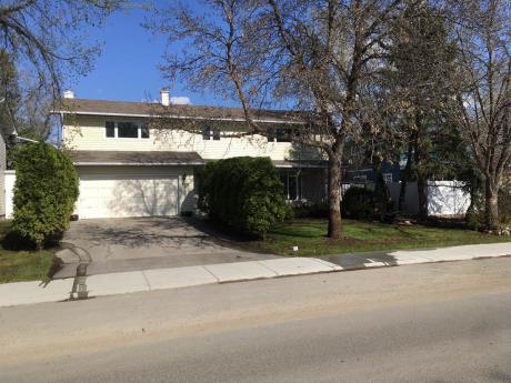 House For Sale in Regina, SK - 7 bdrm, 4 bath (4037 Hillsdale Street)