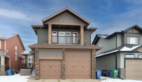 House / Detached House / Home with Unregistered Suite For Sale in Red Deer, AB - 3+2 bdrm, 3.5 bath (11 Towers close)