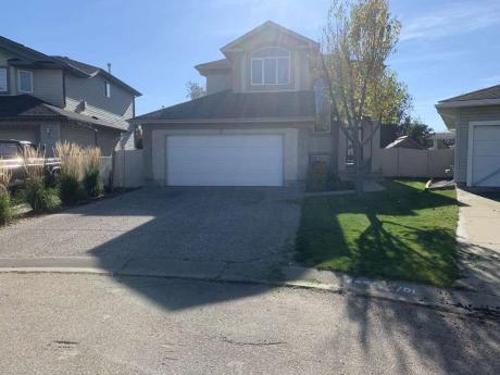 House / Land with Building(s) For Sale in Spruce Grove, AB - 4 bdrm, 4 bath (21 Deer Park Crescent)