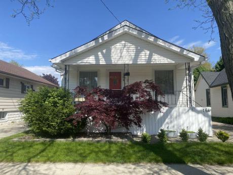 House / Bungalow For Sale in Sarnia, ON - 3+1 bdrm, 2 bath (164 Cotterbury Street)