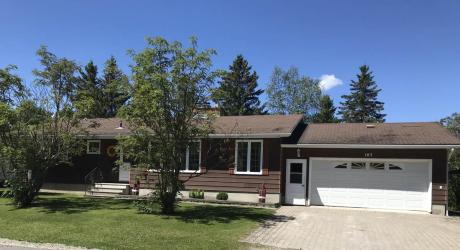 Waterfront Property / House For Sale in Longlac, ON - 2+2 bdrm, 1.5 bath (107 Cedar Crescent)