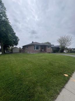 House / Home with Unregistered Suite For Sale in Oshawa, ON - 3+2 bdrm, 2 bath (673 Shakespeare Avenue)