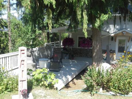 House / Acreage / Detached House For Sale in Creston, BC - 3+1 bdrm, 3 bath (3650 Phillips Rd)